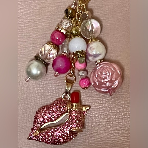 SOLD ‼️ Handbag Jewelry NEW Lips Lipstick Bag Charm Beads Keychain Flower Bag - Picture 9 of 15